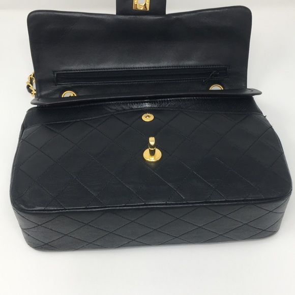 SOLD 💕Vintage Chanel Small Classic Flap - Picture 14 of 16